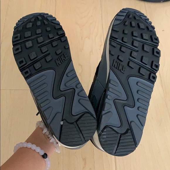 Nike Air Max - Picture 2 of 3